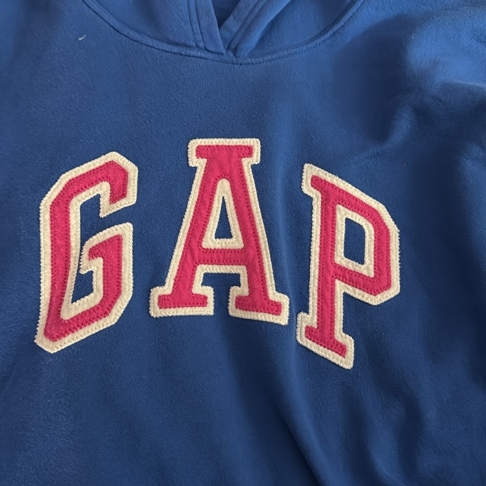 Dark blue gap hoodie with hot pink lettering